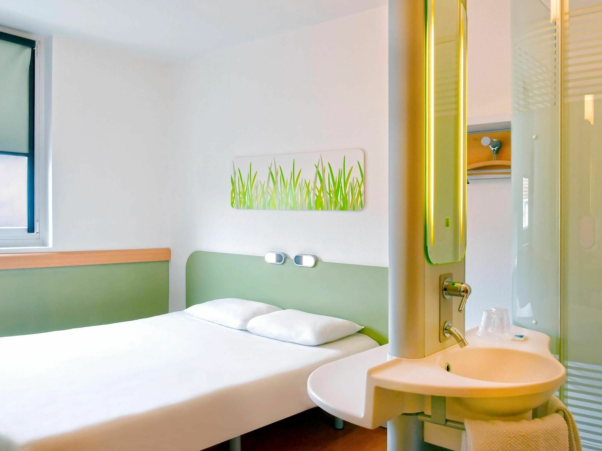Ibis Budget Saint-Quentin Centre Gare Eksteriør bilde